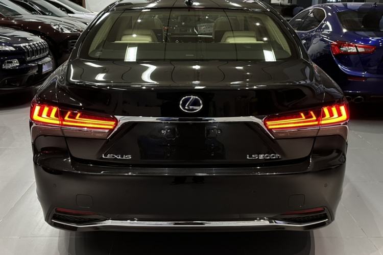 Used Lexus LS 2018 500h Executive Edition China VI