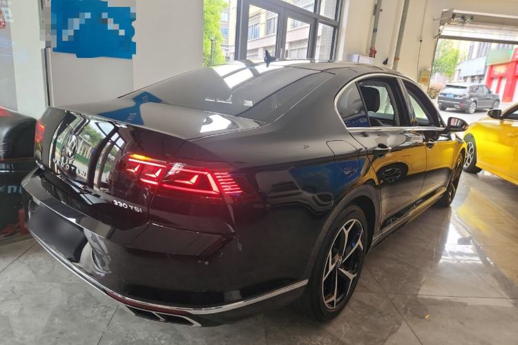 Used Volkswagen Magotan 2023 2 Million Units Limited Edition 330TSI DSG Leading Version Rear Right 45 Deg