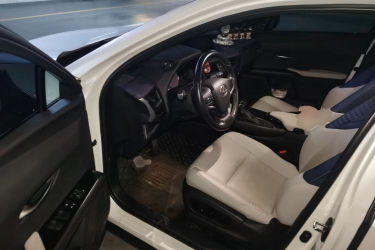 Used Lexus UX 2020 260h Explore-Cool Edition
