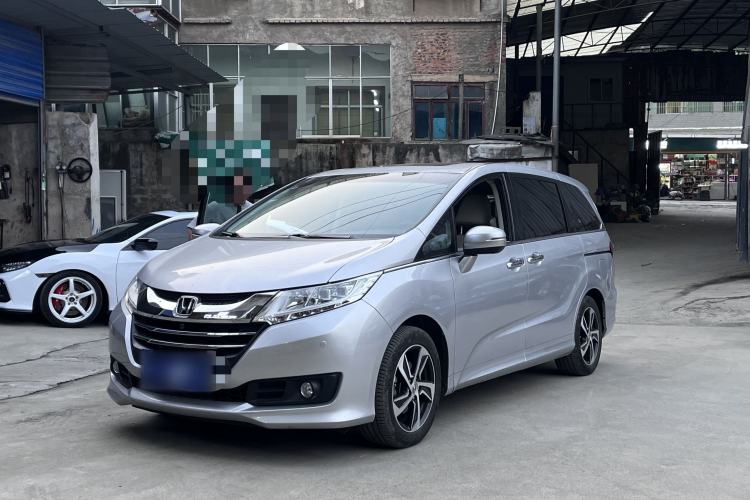 Used Honda Odyssey 2015 2.4L Supreme Edition Front Left 45 Deg