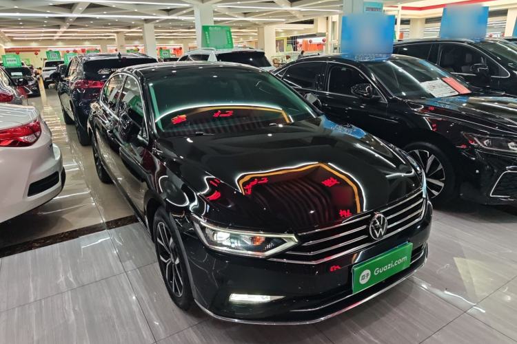 Used Volkswagen Magotan 2020 330TSI DSG Luxury Edition Front Right 45 Deg