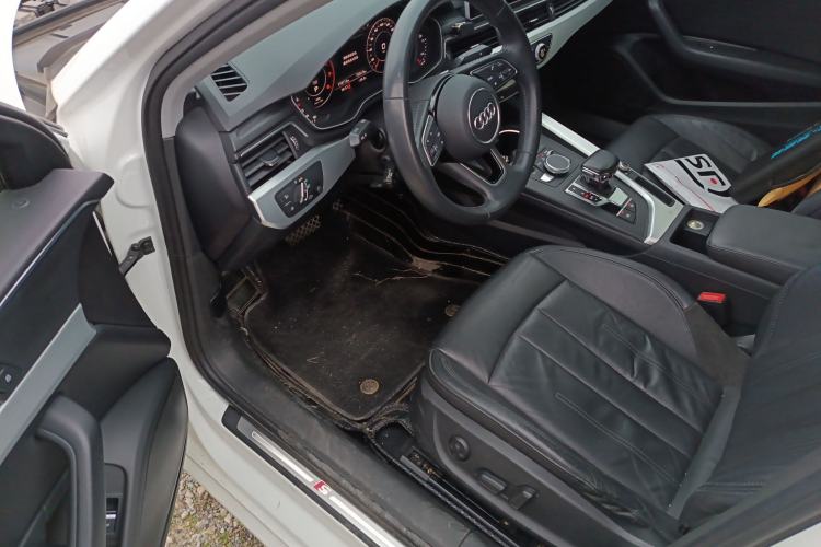 Used Audi A4L 2019 40 TFSI Fashion Edition China VI Emission Standard Driver Seat