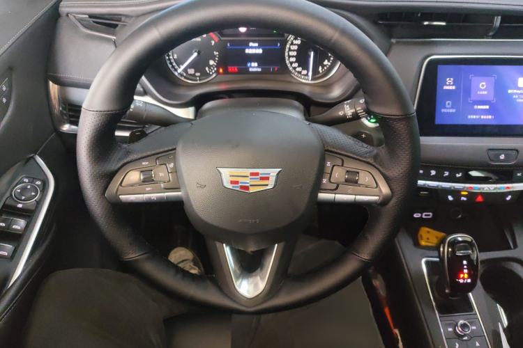 Used Cadillac XT4 2020 28T Two-Wheel-Drive Leading Version
