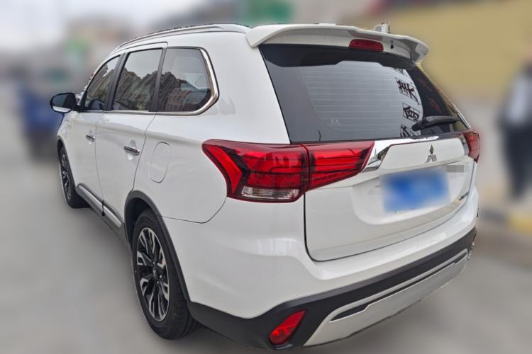 Used Mitsubishi Outlander 2019 2.0L Two-Wheel Drive Comfort Edition 7-Seater China VI Standard