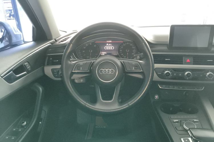 Used Audi A4L 2018 30th Anniversary Edition 40 TFSI Trendy Model Steering Wheel