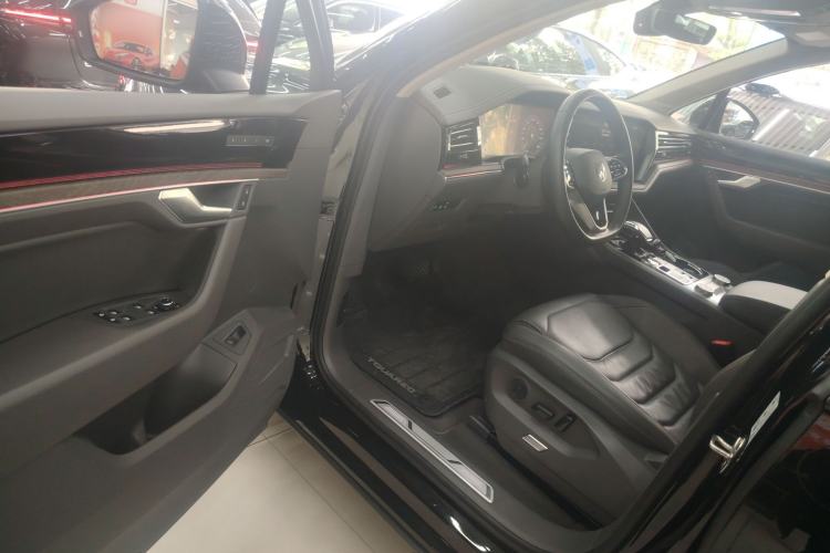 Used Volkswagen Touareg 2022 3.0 TSI Luxury Edition Black Diamond Sport Package
