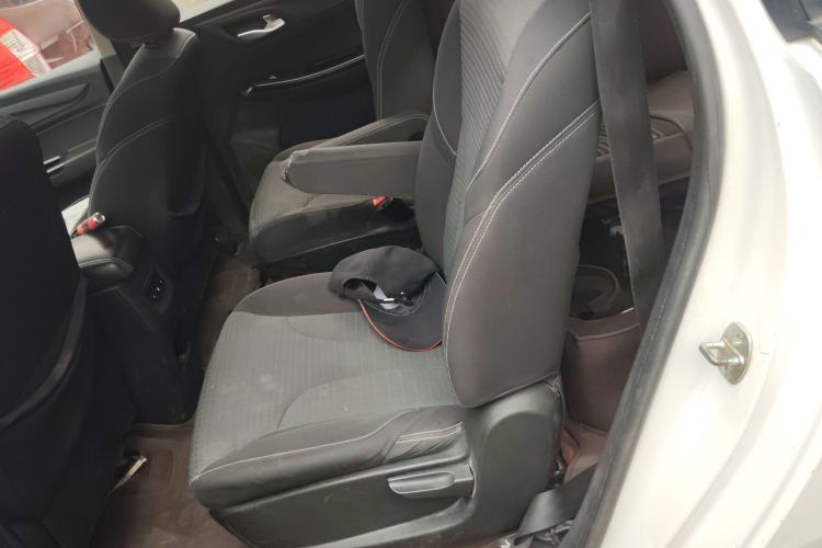 Used Baojun 730 2019 1.5L Manual Fashion Model 7-seater National V
