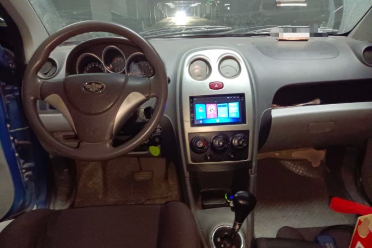 Used FAW Weizhi V2 2010 1.3L AMT Flagship Version Center Console