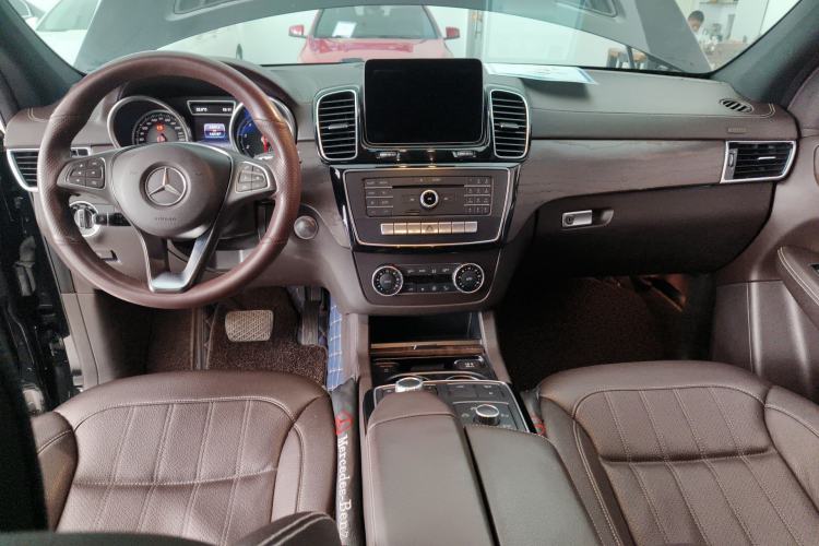 Used Mercedes-Benz GLE 2018 GLE 400 4MATIC Exclusive Edition Center Console