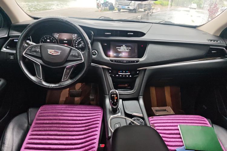 Used Cadillac XT5 2018 25T Luxury Model Center Console