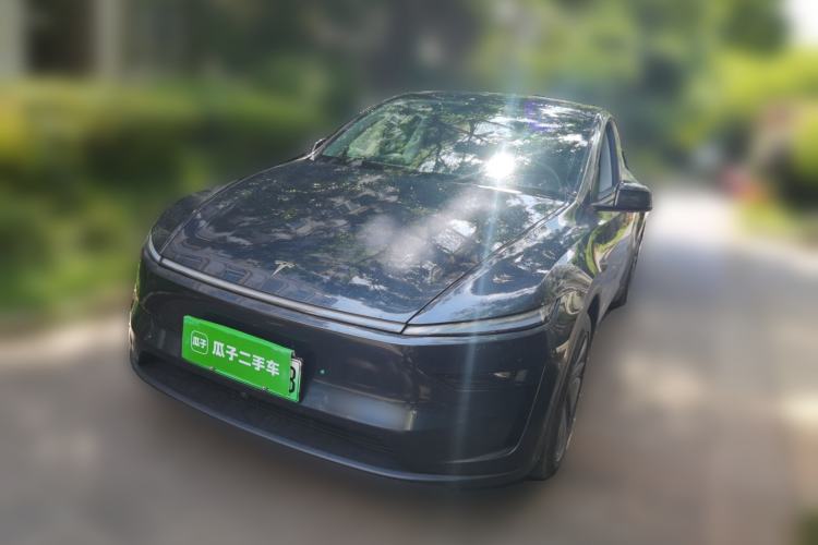 Used Tesla Model Y 2025 Long-Range All-Wheel-Drive Version