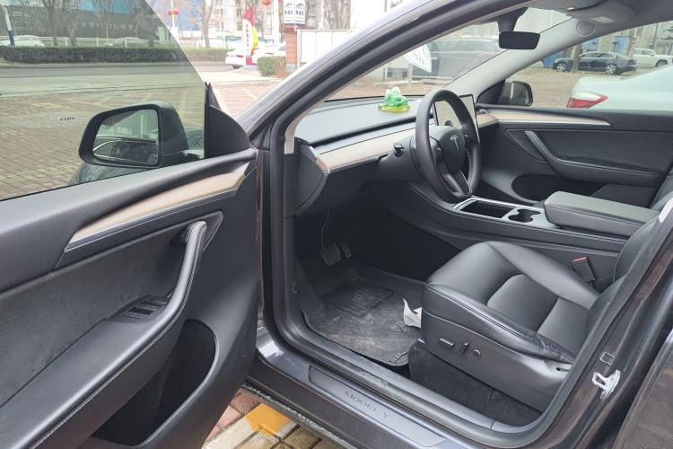 Used Tesla Model Y 2021 Long-Range All-Wheel-Drive Version