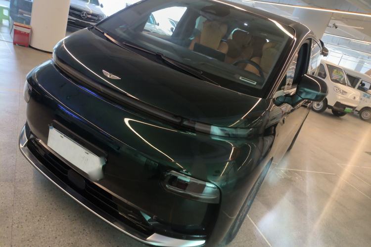 Used Geely Galaxy LEVC L380 2024 140-Degree 6-Seater All-Wheel-Drive Ultra