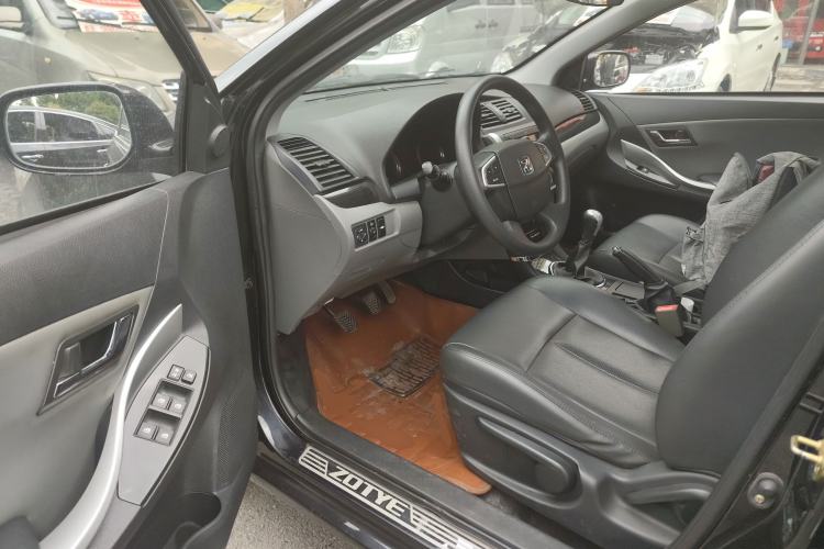 Used Zotye Z300 2014 1.5L Urban Edition Manual Luxury Model Driver Seat