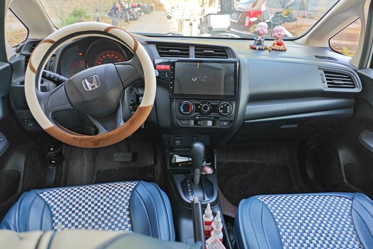 Used Honda Fit 2016 1.5L LX CVT Comfort Model Center Console