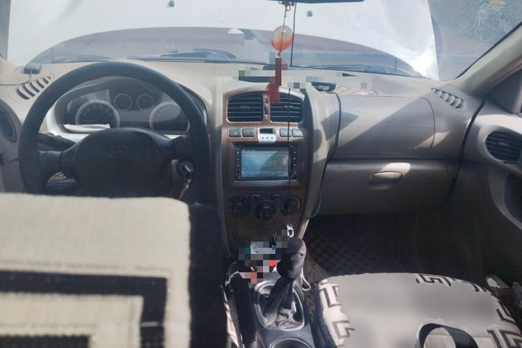 Used Huatai Santa Fe Classic 2012 2.0L Gasoline Manual Two-Wheel Drive with Sunroof
