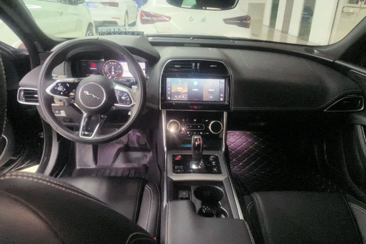 Used Jaguar XEL 2021 2.0T 250 PS R-DYNAMIC S Advanced Sport Edition Center Console