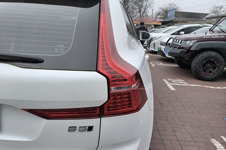 Used Volvo XC60 2022 B5 4x4 Zhiyi Luxury Edition
