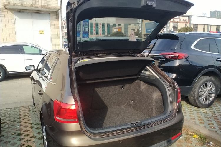 Used Volkswagen Gran Lavida 2013 1.6L Manual Comfort Model
