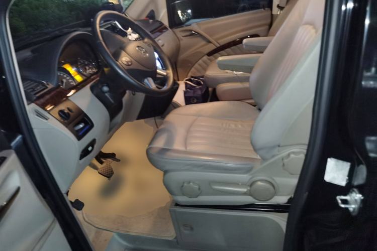 Used Mercedes-Benz Viano 2013 3.0L Hospitality Edition Left Front Seat