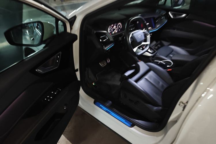 Used Audi Q4 e-tron 2023 40 e-tron Adventure Edition Driver Seat