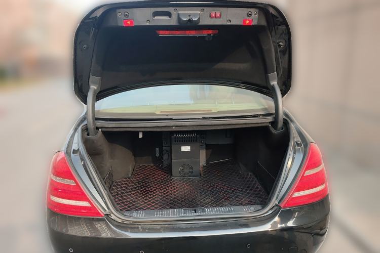 Used Mercedes-Benz S-Class 2010 S 350 L Luxury Model Trunk