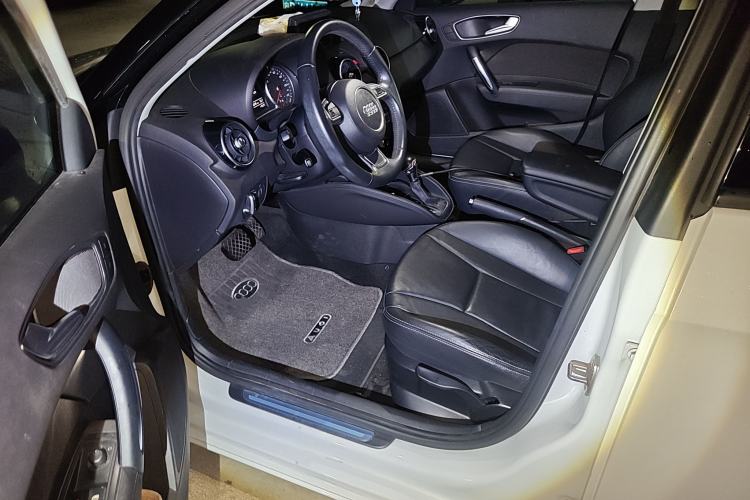 Used Audi A1 2014 30 TFSI Sportback Comfort Model Driver Seat