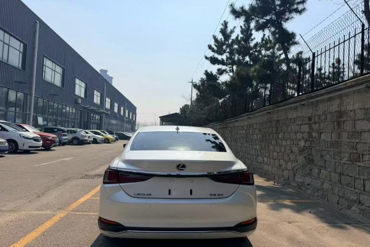 Used Lexus ES 2023 200 Excellence Edition
