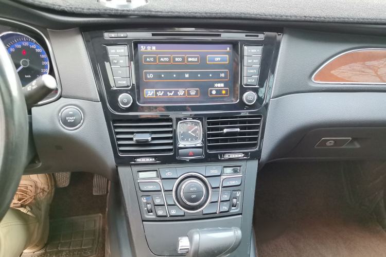 Used Hongqi H7 2015 2.0T Luxury Model Audio And AC Panel