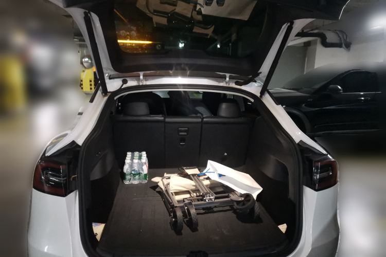 Used Tesla Model Y 2021 Standard Range Rear-Wheel Drive Version Trunk