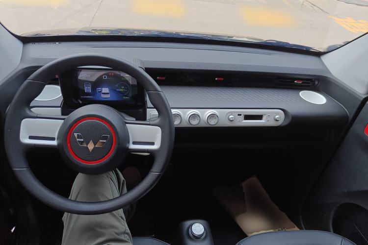 Used Wuling Hongguang MINIEV 2022 GAMEBOY 300km Enthusiast Model with Lithium Iron Phosphate Center Console