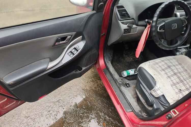 Used Zotye Z300 2014 New Vision 1.5L Manual Fashion Edition Driver Seat