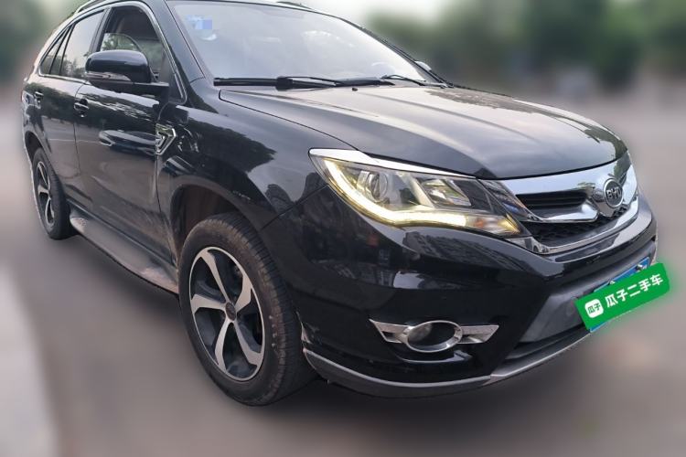 Used BYD S7 2015 2.0T Upgraded Automatic Luxury Version Front Right 45 Deg