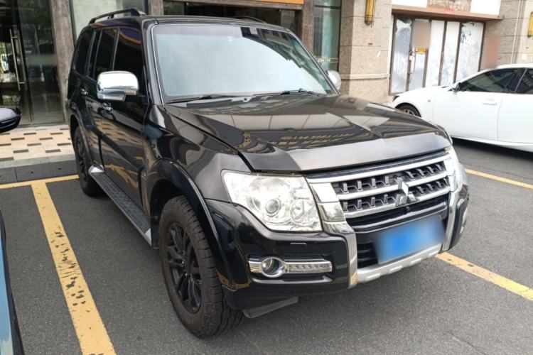 Used Mitsubishi Pajero 2017 V97 3.8L 5-Door GLS Model with Sunroof – U.S. Specification