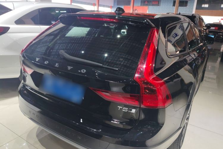 Used Volvo V90 2017 Cross Country T5 AWD Smart Range Edition Rear Right 45 Deg