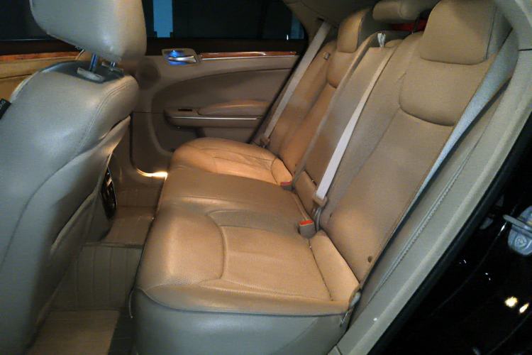 Used Chrysler 300C 2013 3.6L Luxury Edition
