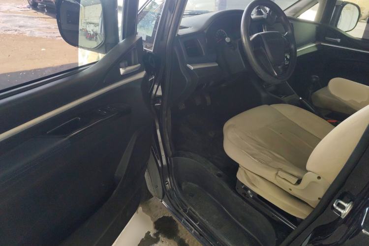 Used FORTHING Lingzhi 2023 M5 1.6L Practical Model 5 Seats
