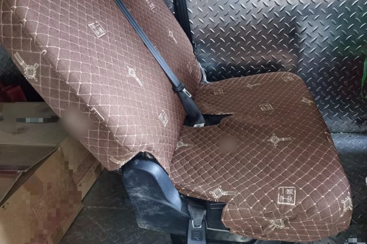 Used SAIC MAXUS Xintu V80 2020 2.5T Manual Classic City Delivery King Short Wheelbase Mid-Roof Design 2/3 Seats