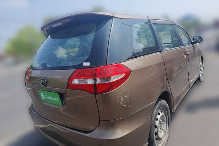 Used BYD M6 2013 2.0L Manual Comfort Edition
