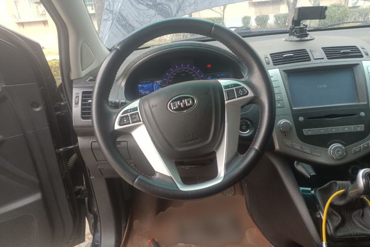 Used BYD S6 2014 2.0L Manual Luxury 5-Seater