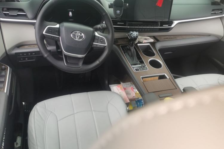 Used Toyota Sienna 2024 2.5L Hybrid Comfort Edition
