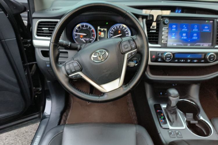 Used Toyota Highlander 2018 2.0T Four-Wheel Drive Luxury Version 7 Seats China VI Standard Steering Wheel