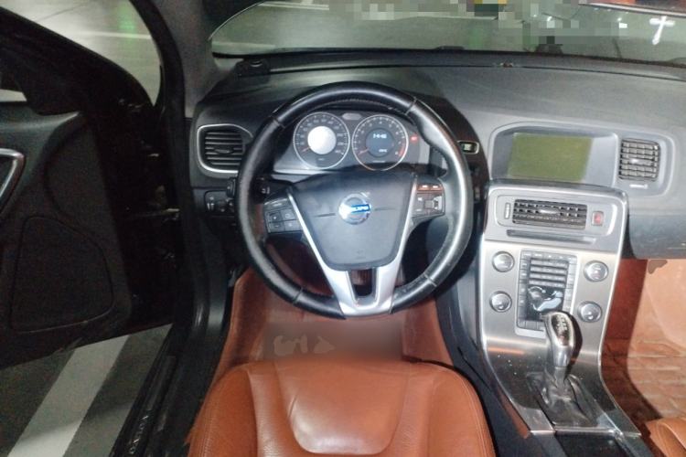 Used Volvo V60 2013 T5 Comfort Edition Steering Wheel