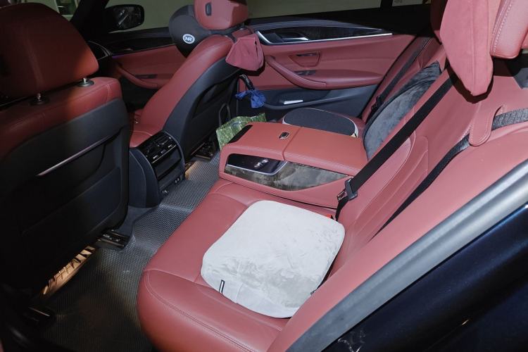 Used BMW 5 Series 2020 530Li Leading Model M Sport Package Left Rear Seat