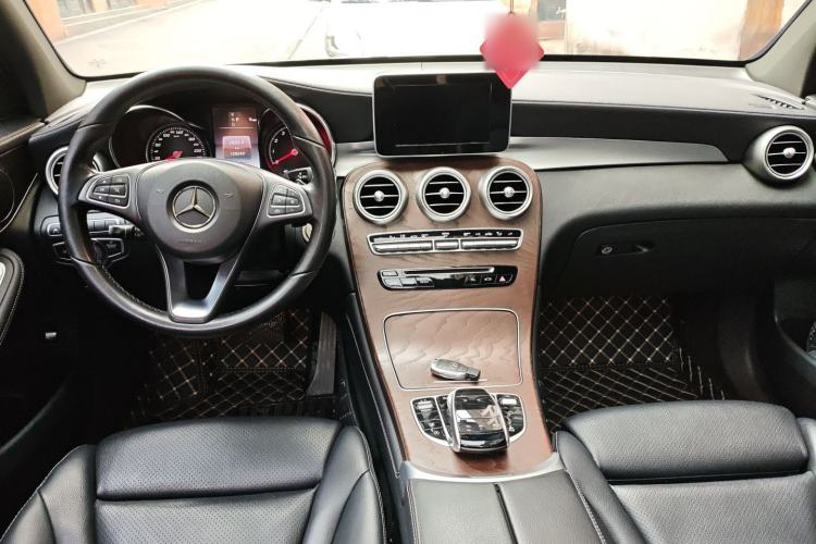 Used Mercedes-Benz GLC 2018 Refreshed GLC 300 4MATIC Dynamic Edition