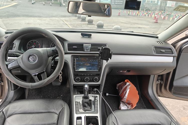 Used Volkswagen Passat 2011 1.8TSI Automatic Prestige Edition Center Console