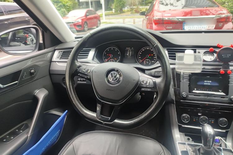 Used Volkswagen Passat 2016 330TSI DSG Luxury Edition Steering Wheel