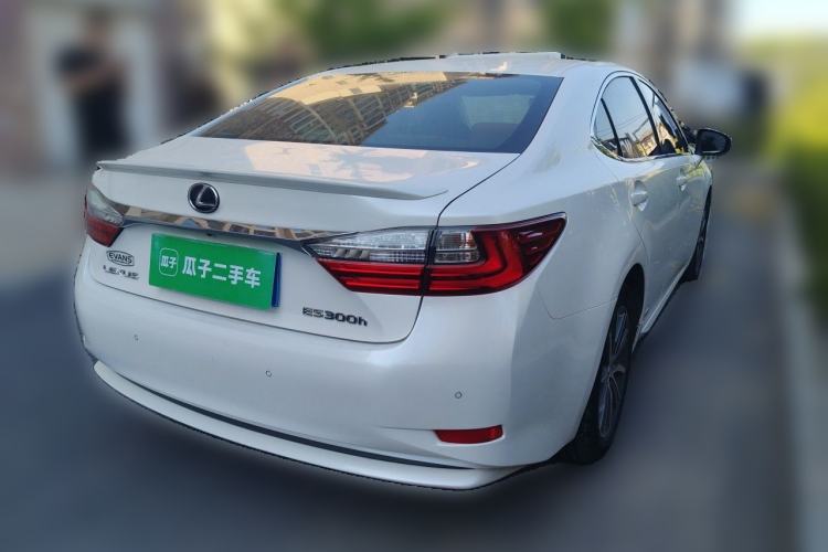 Used Lexus ES 2015 300h Comfort Edition
