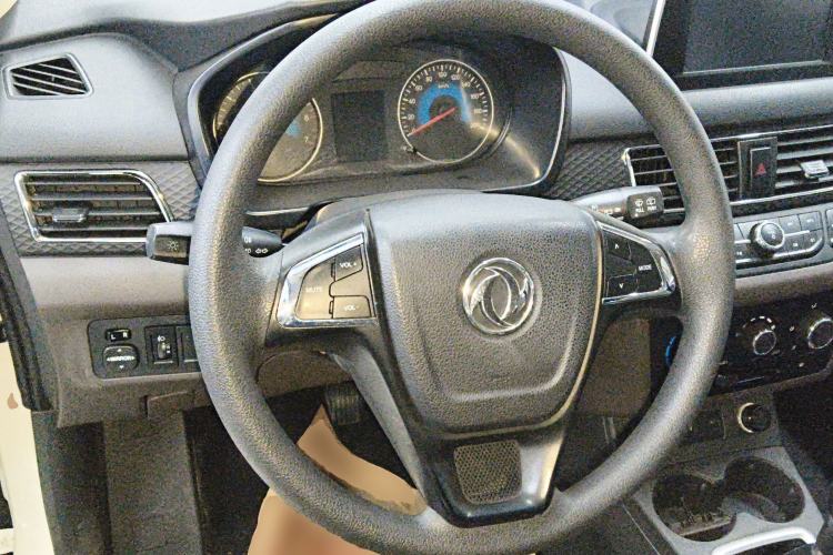 Used Dongfeng Fengon 330 2019 1.5L 330S Manual Comfort Version China VI Standard
