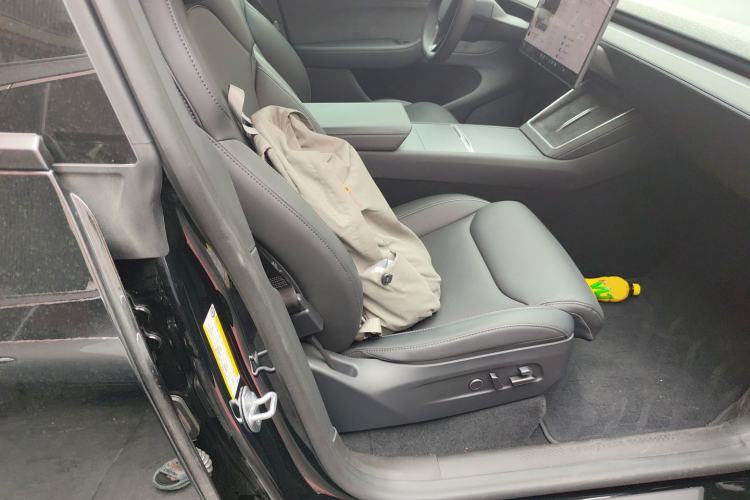 Used Tesla Model Y L 2025 Model Long-Range All-Wheel-Drive Version
